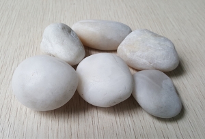 白色鹅卵石